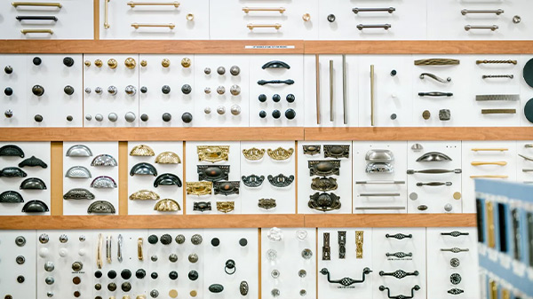Coordinated-Collections,-Knobs,-Pulls,-Handles,-and-Hinges-That-Actually-Match
